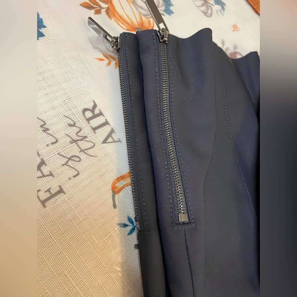 💕ST. JOHN Size 14 Seamed Ankle Zip Pants Flat Front Side Zip Crepe Black - Picture 10 of 16